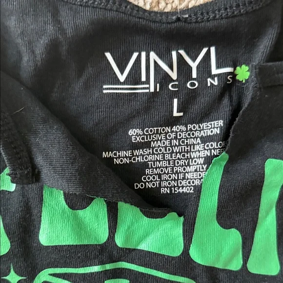 NWT Vinyl Black Graphic “Feelin’ Lucky” Tank Top Sz Large - Picture 2 of 5